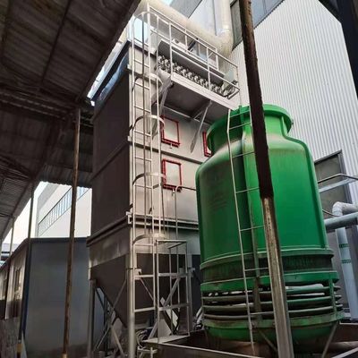 Colector de polvo de 800 kg en la parte superior de un gran silo en una planta de cemento